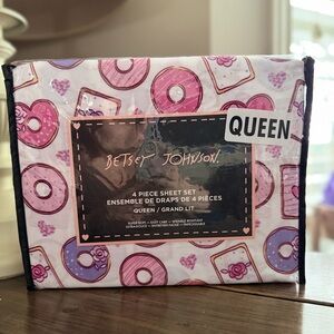 Betsey Johnson Pink and Purple Donut Sheet Set